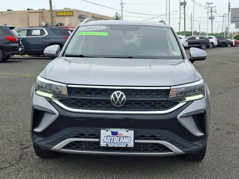 Used 2022 Volkswagen Taos SE FWD image 2