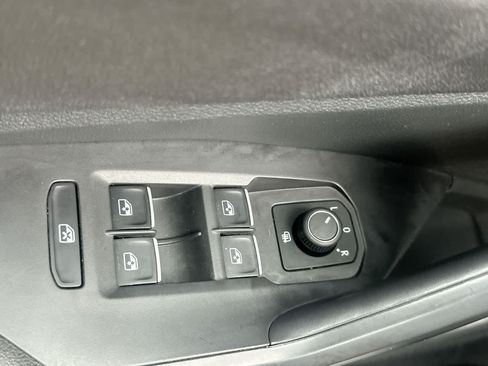 Used 2025 Volkswagen Jetta Sport FWD image 17