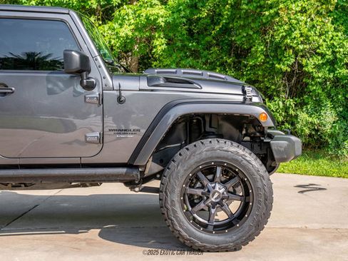 Used 2016 Jeep Wrangler Unlimited Rubicon w/ Connectivity Group image 11