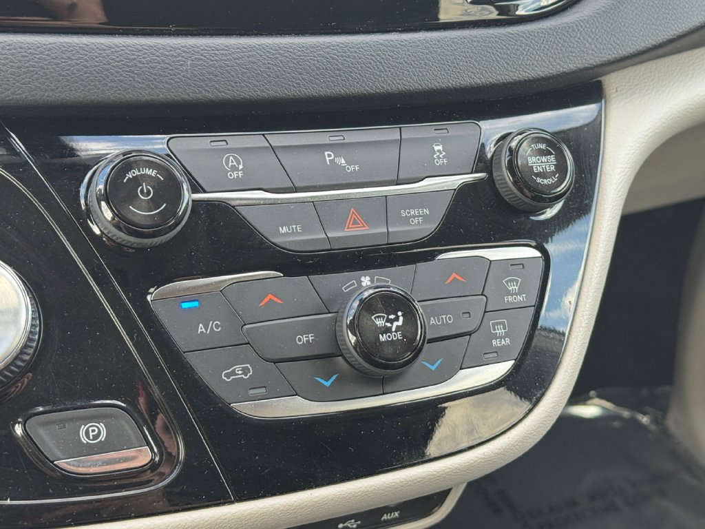 Used 2019 Chrysler Pacifica Touring-L FWD image 23