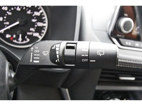 Used 2023 Nissan Rogue SV image 12