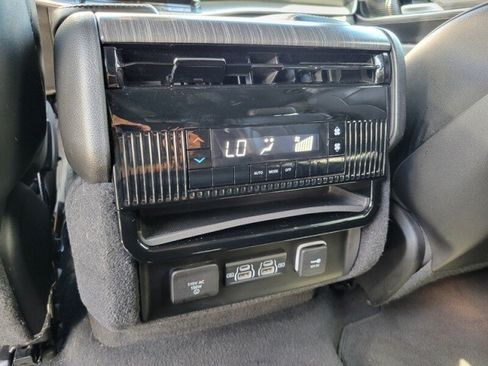 Used 2024 Jeep Wagoneer L Series II RWD image 22