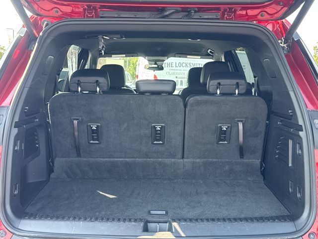 Used 2025 Chevrolet Traverse LT FWD image 13