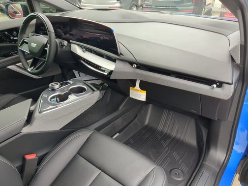 New 2026 Cadillac Optiq Luxury 2 image 11