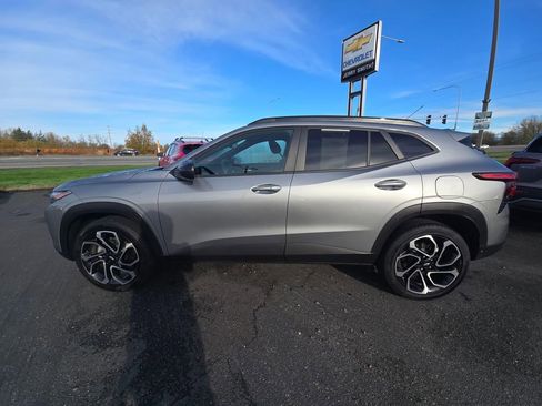 Certified 2025 Chevrolet Trax RS w/ Driver Confidence Package image 7