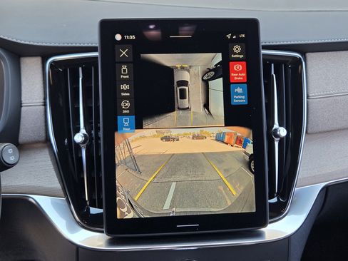 New 2026 Volvo XC90 B6 Plus w/ Protection Package Premier image 20