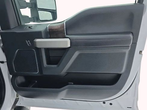 Used 2022 Ford F250 Lariat image 19