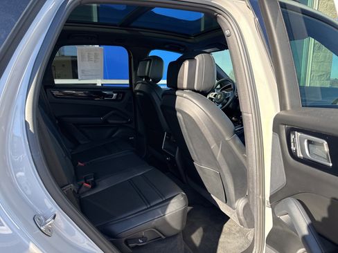 Used 2022 Porsche Cayenne Base image 10