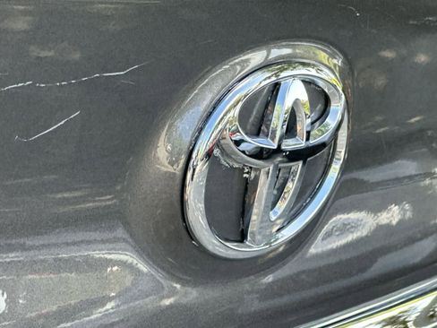 Used 2017 Toyota Camry XLE FWD image 10