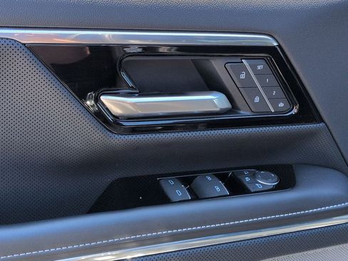Certified 2025 GMC Sierra EV Denali AWD/4WD image 24
