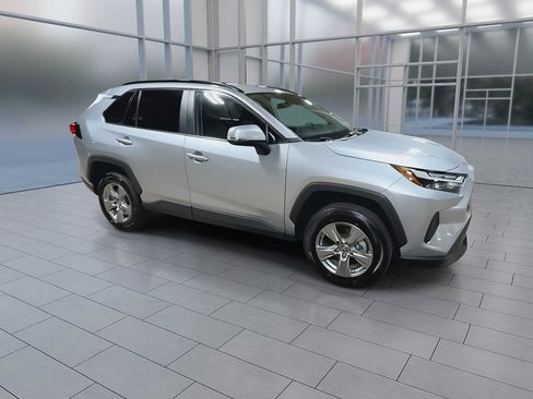 Used 2025 Toyota RAV4 XLE AWD/4WD image 2