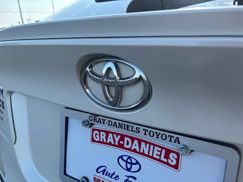 Used 2019 Toyota C-HR Limited FWD image 33