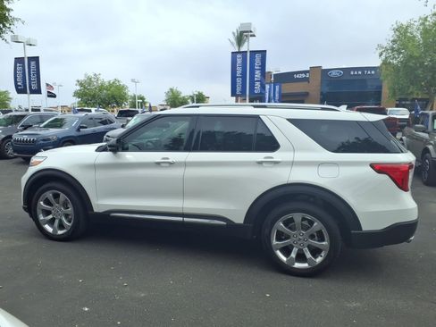 Used 2020 Ford Explorer Platinum w/ Premium Technology Package AWD/4WD image 7