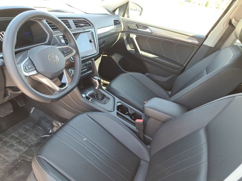 Used 2024 Volkswagen Tiguan SE image 15