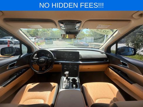Used 2024 Kia Carnival LX FWD image 16