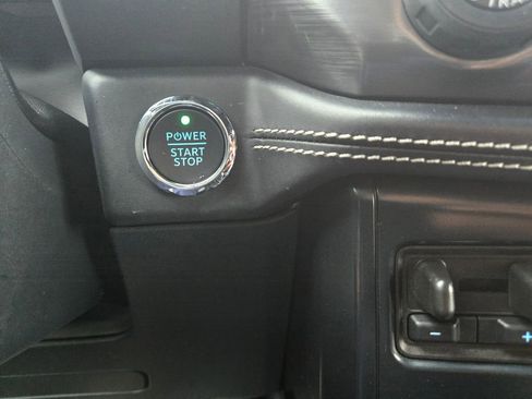 Used 2025 Ford F150 Lightning Platinum image 19