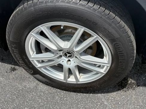 Used 2025 Mercedes-Benz GLC 300 image 5