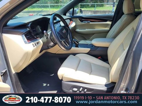 Used 2017 Cadillac XT5 Luxury w/ Driver Awareness Package FWD image 18