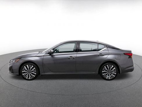 Used 2025 Nissan Altima 2.5 SV FWD image 4