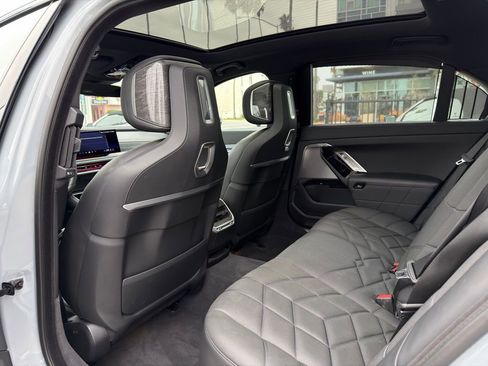 Used 2023 BMW 760i xDrive w/ Executive Package image 43