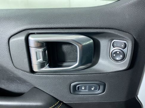 Used 2024 Jeep Wrangler Sahara image 19