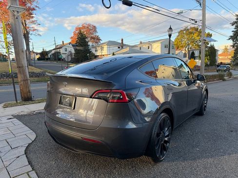 Used 2022 Tesla Model Y Performance image 7