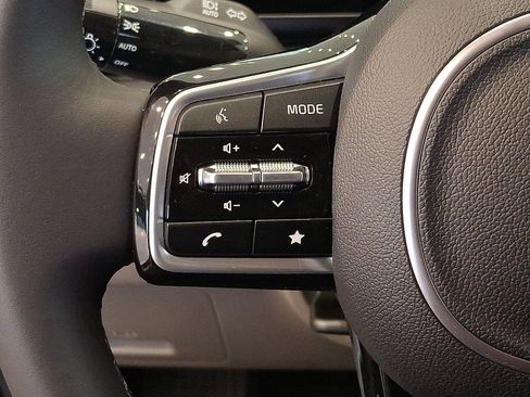 New 2026 Kia Carnival EX FWD image 16
