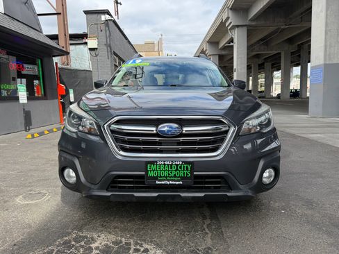 Used 2019 Subaru Outback 2.5i Premium w/ Popular Package #2 AWD/4WD image 2