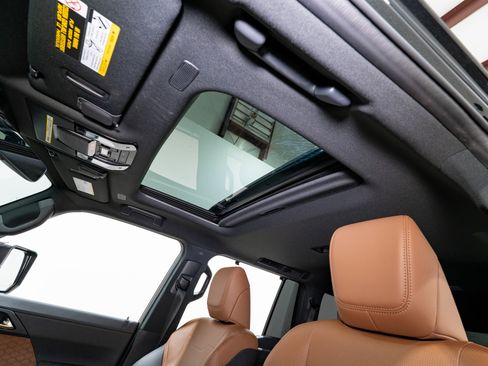 Used 2025 Lexus GX 550 image 17