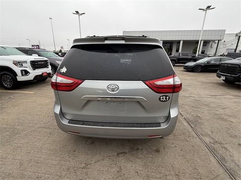Used 2019 Toyota Sienna Limited image 6