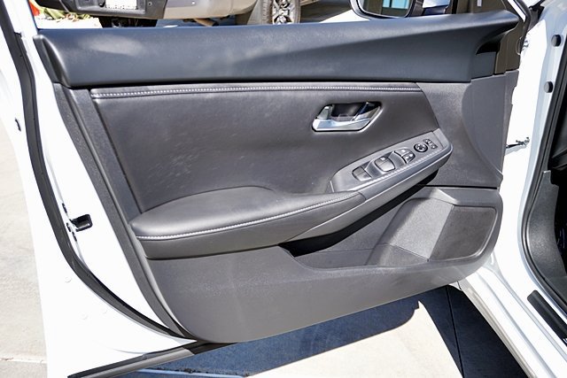 Used 2025 Nissan Sentra SV FWD image 31
