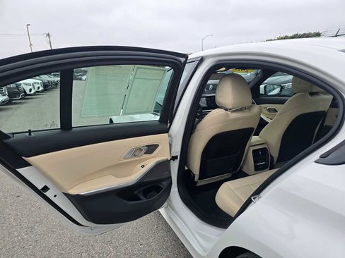 Used 2023 BMW 330i Sedan w/ Premium Package image 17