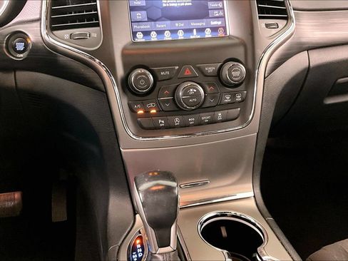 Used 2021 Jeep Grand Cherokee Laredo AWD/4WD image 8