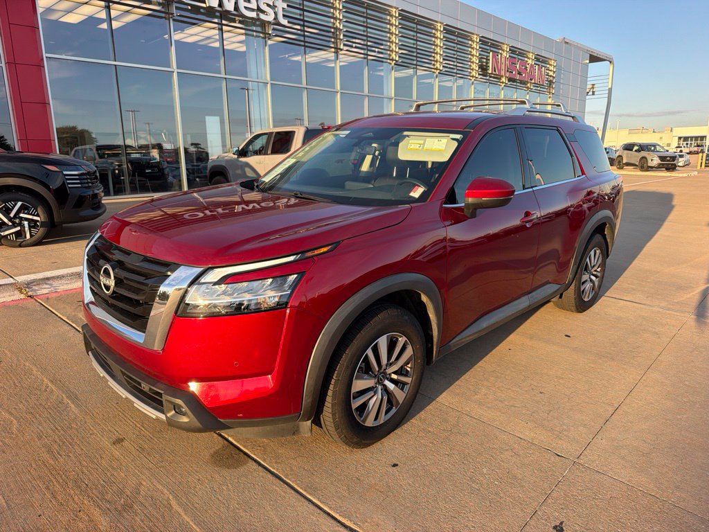 Used 2023 Nissan Pathfinder SL AWD/4WD image 1