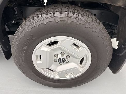 Used 2024 Nissan Frontier SV w/ Hardbody Edition AWD/4WD image 7