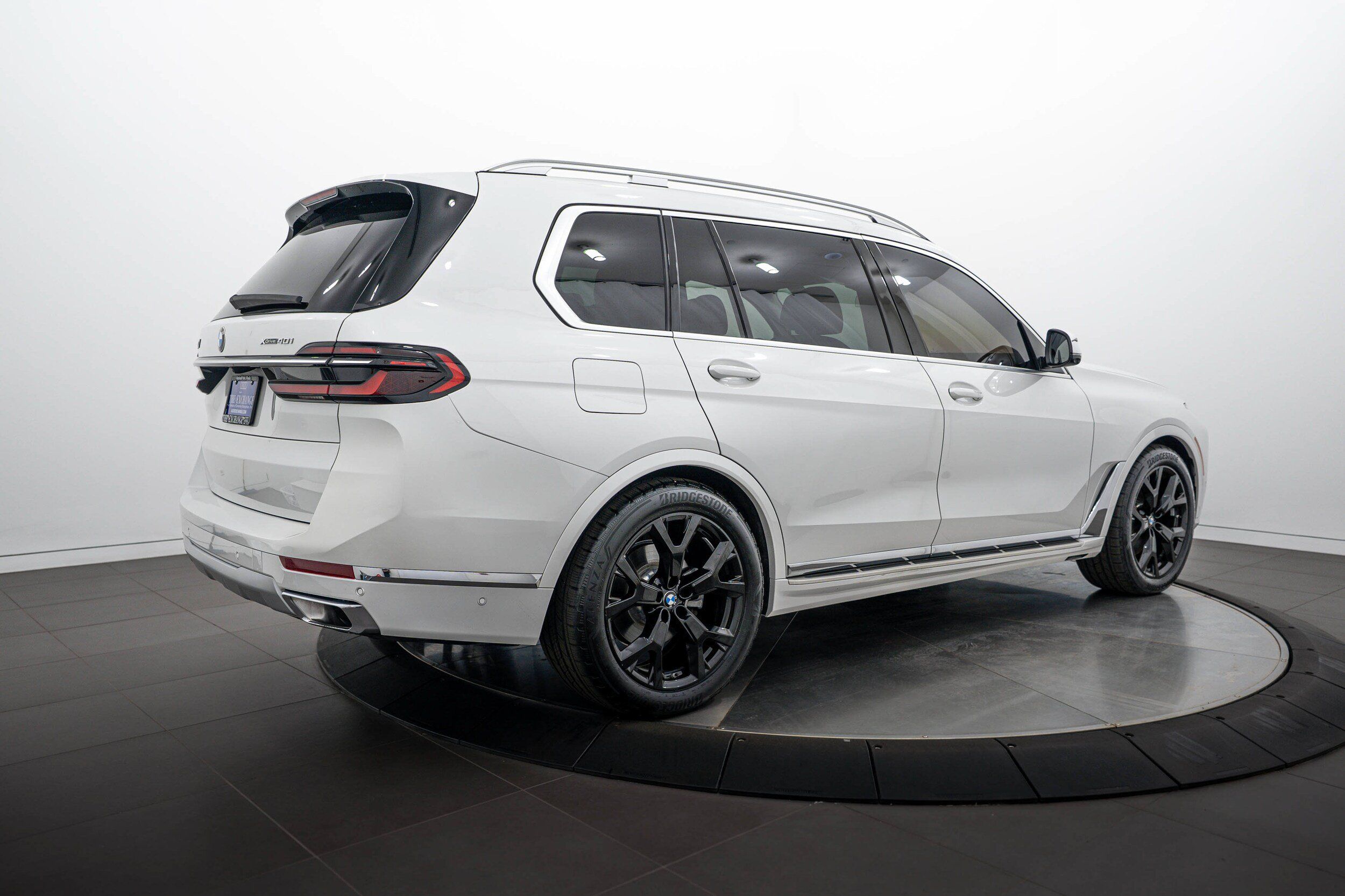 Used 2023 BMW X7 xDrive40i w/ Parking Assistance Package AWD/4WD image 4