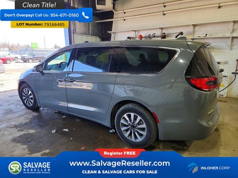 Used 2022 Chrysler Pacifica Touring-L image 3