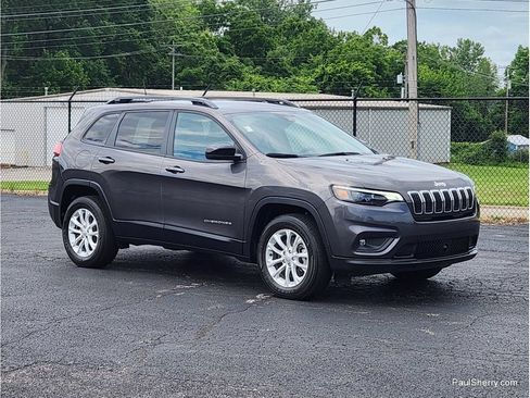 Used 2022 Jeep Cherokee Latitude Lux w/ Mopar Interior Package AWD/4WD image 5