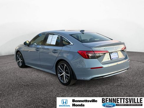 Used 2024 Honda Civic Touring image 3