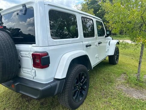 Used 2024 Jeep Wrangler Unlimited Sahara AWD/4WD image 5