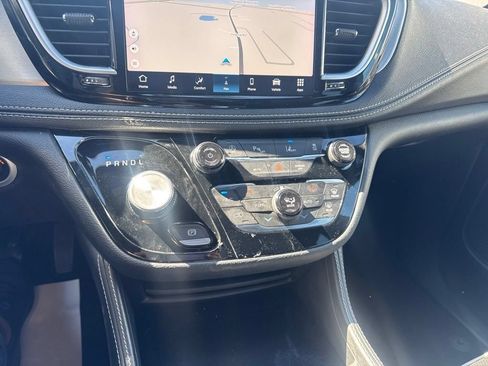 Used 2023 Chrysler Pacifica Limited w/ S Appearance Package FWD image 47