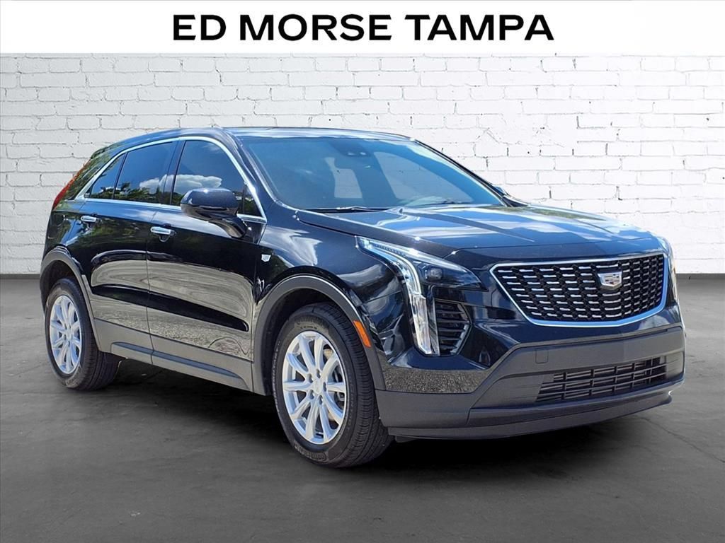 Used 2023 Cadillac XT4 Luxury w/ Cold Weather Package FWD image 5