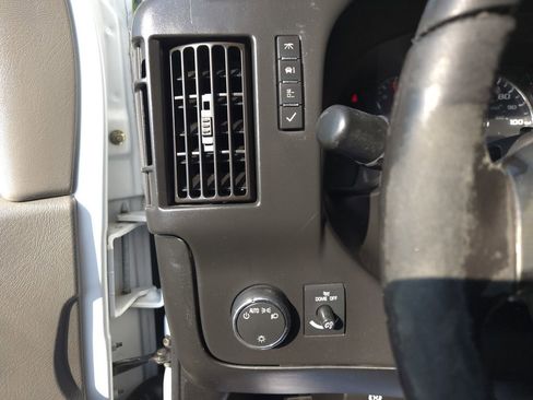 Used 2017 Chevrolet Express 3500 image 18