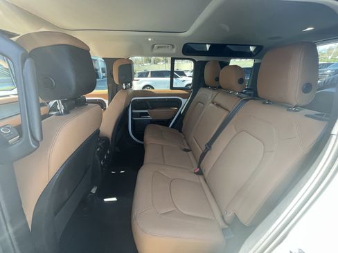 Certified 2024 Land Rover Defender 110 SE image 32