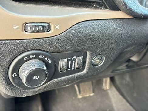 Used 2014 Jeep Cherokee Limited w/ Luxury Group AWD/4WD image 11