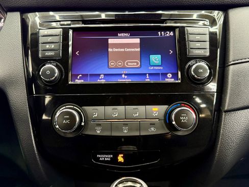 Used 2019 Nissan Rogue S image 18