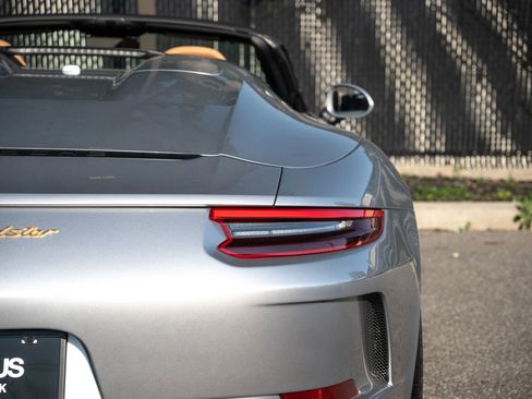 Used 2019 Porsche 911 Speedster RWD image 22