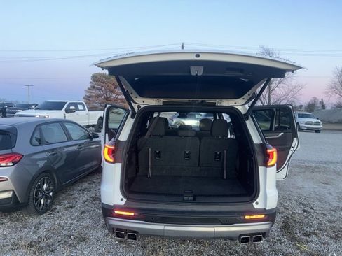 Used 2025 GMC Acadia Elevation image 31