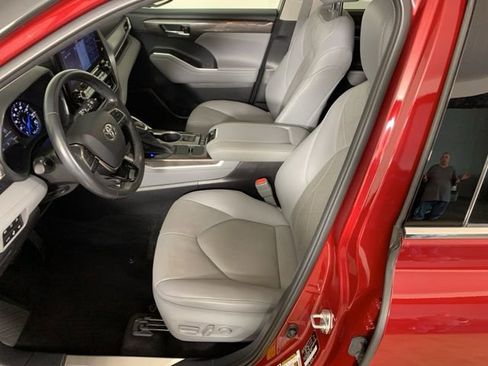Used 2021 Toyota Highlander Platinum image 33