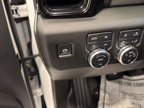 Used 2025 GMC Sierra 1500 AT4 w/ AT4 Premium Package AWD/4WD image 22